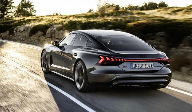 钢铁侠座驾来了,奥迪e-tron GT首秀,保时捷不香了?