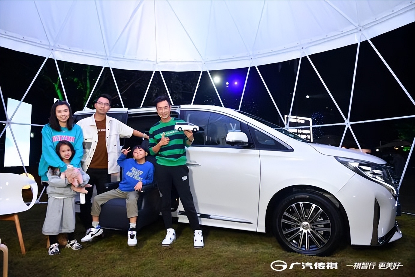 曹德旺成为全球首位车主 35万封顶的传祺M8宗师有何魅力?