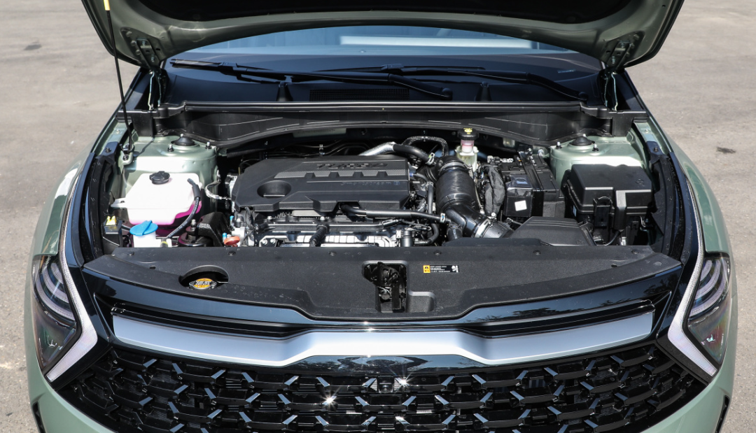 小众但不缺实力,起亚狮铂拓界对比全新三菱欧蓝德,孰胜孰负?