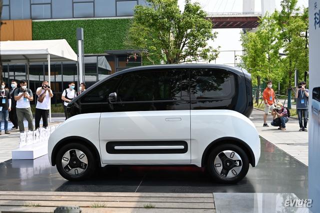 新宝骏E300/E300Plus上市 补贴后售价6.48万-8.48万元