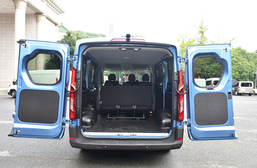 买轻客却不知道怎么选？你想要的，上汽大通MAXUS V90统统都有