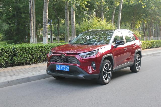试驾全新RAV4荣放:除了激进的外观,还有居家好男人的经济实用