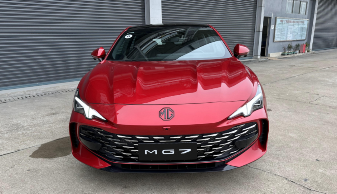 MG7动态首测，回头率贼高，三大件出彩，找回油车久违的乐趣！