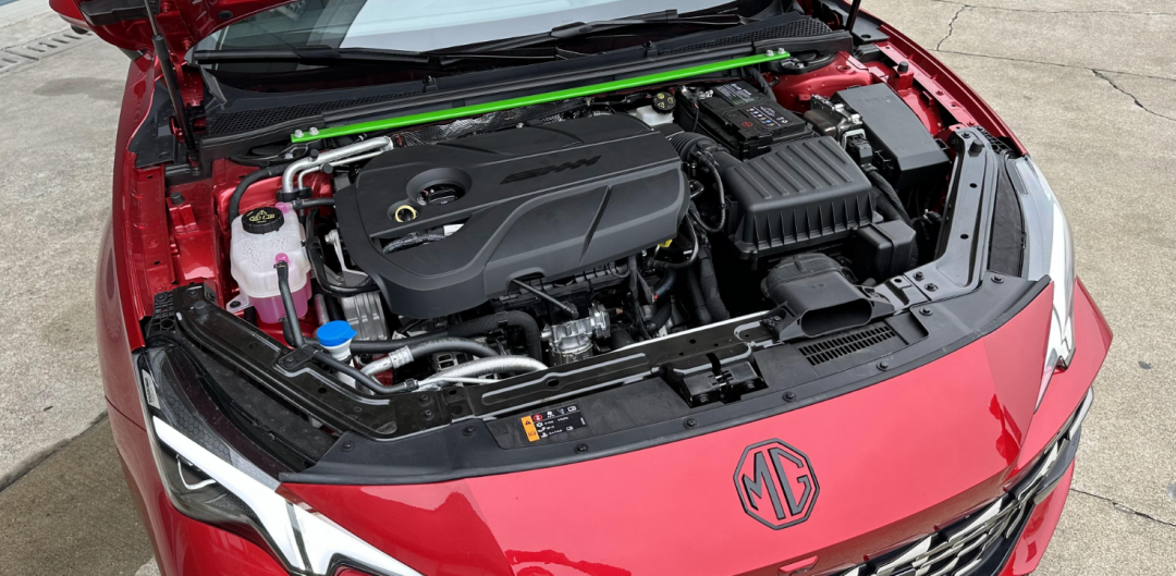 MG7动态首测，回头率贼高，三大件出彩，找回油车久违的乐趣！