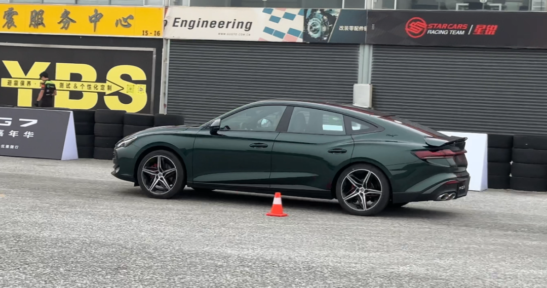 MG7动态首测，回头率贼高，三大件出彩，找回油车久违的乐趣！