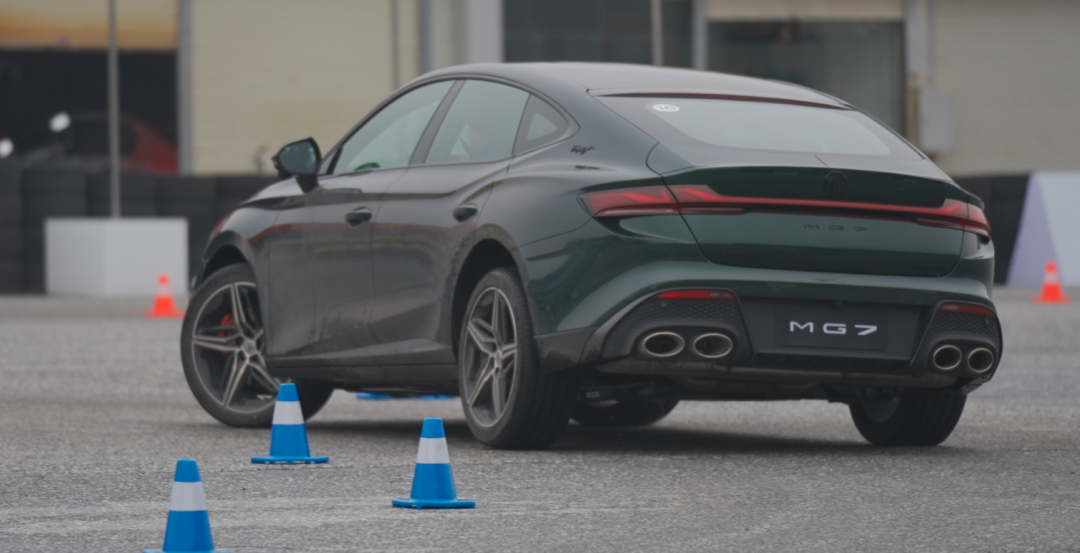 MG7动态首测，回头率贼高，三大件出彩，找回油车久违的乐趣！