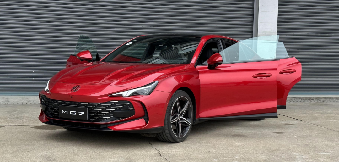 MG7动态首测，回头率贼高，三大件出彩，找回油车久违的乐趣！