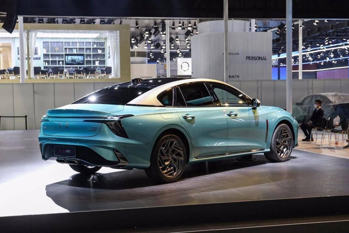 红旗H6即将上市,配中置排气和可变阻尼悬架,红旗也可以很帅!