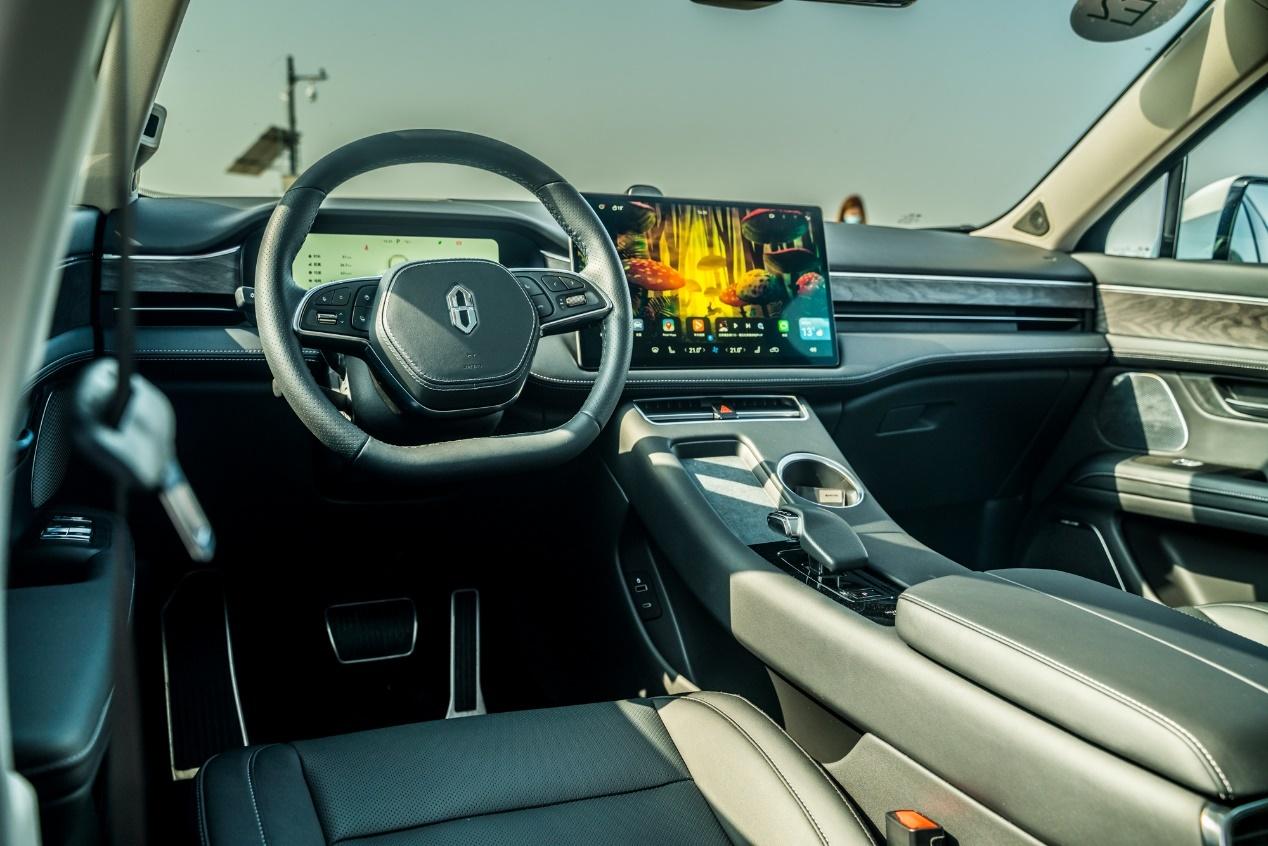 问界更名“HUAWEI问界”后,新M5也将发布,配备激光雷达