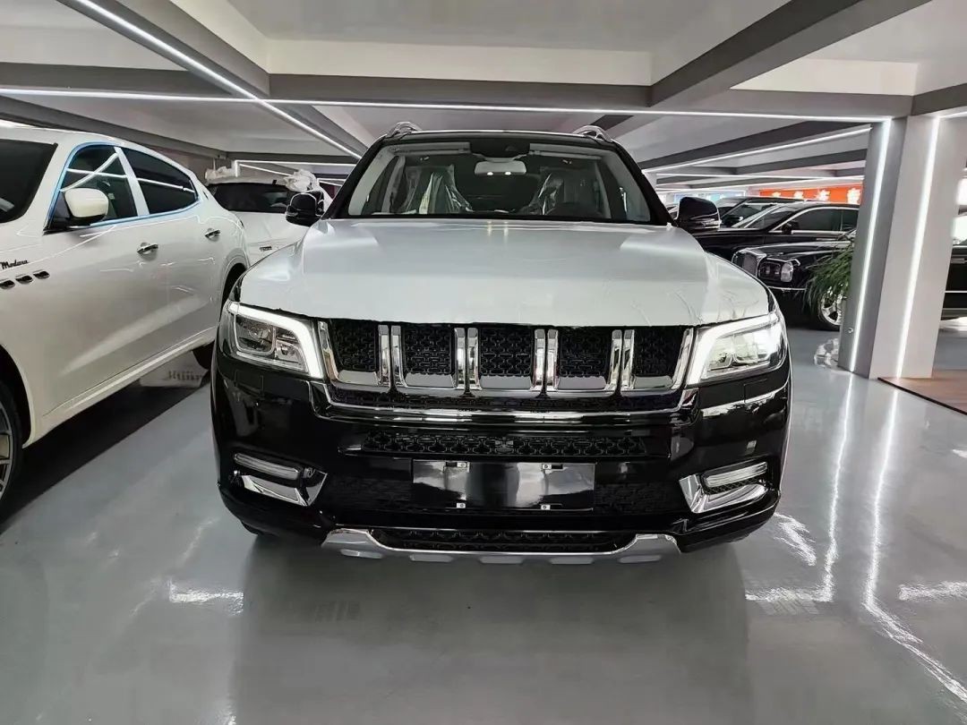 奔驰新款GLS官图发布，看完28万的BJ90，奔驰利润成了谜？