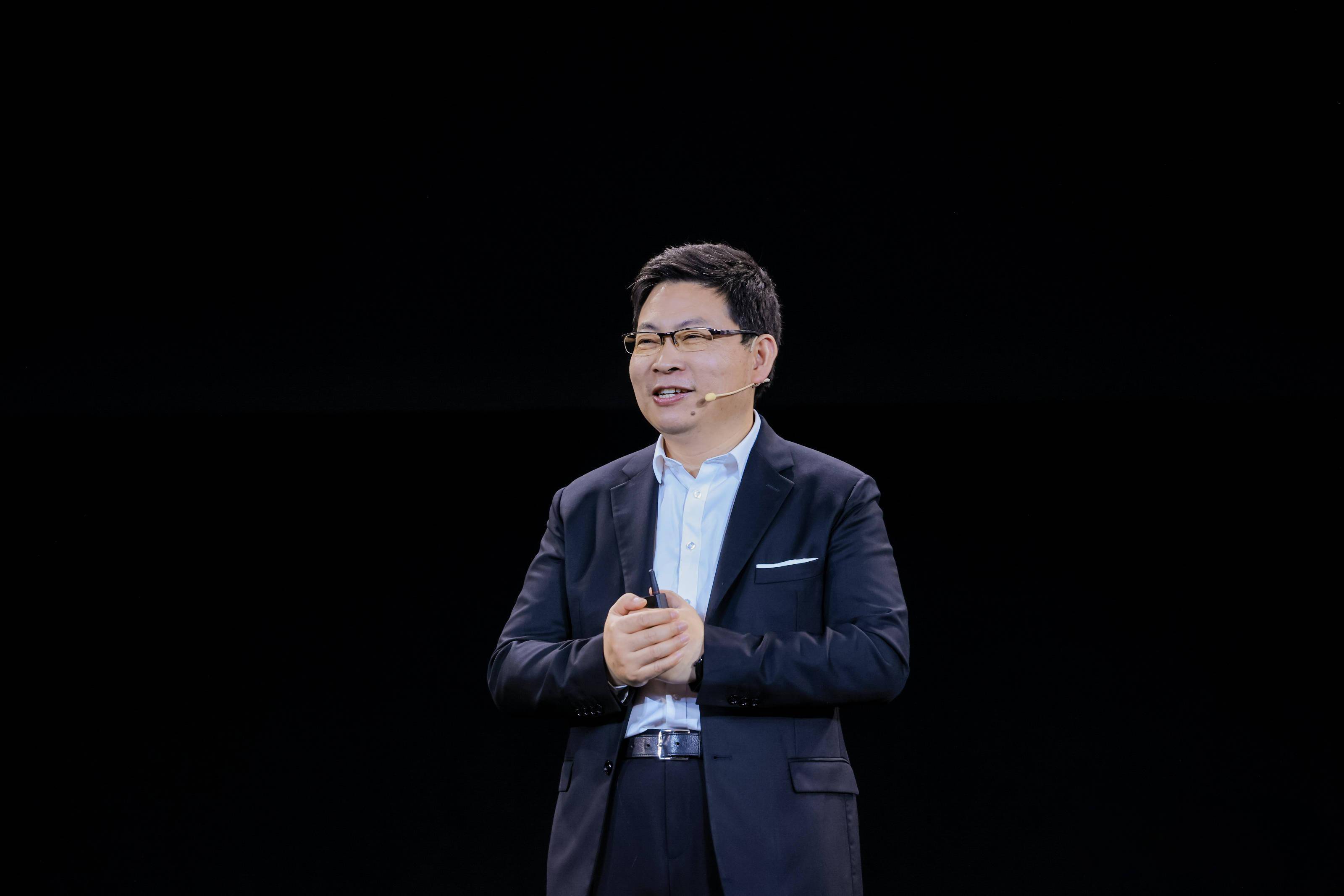 问界M5智驾版缺点是成本太高,余承东的这句话,能打动网友吗?