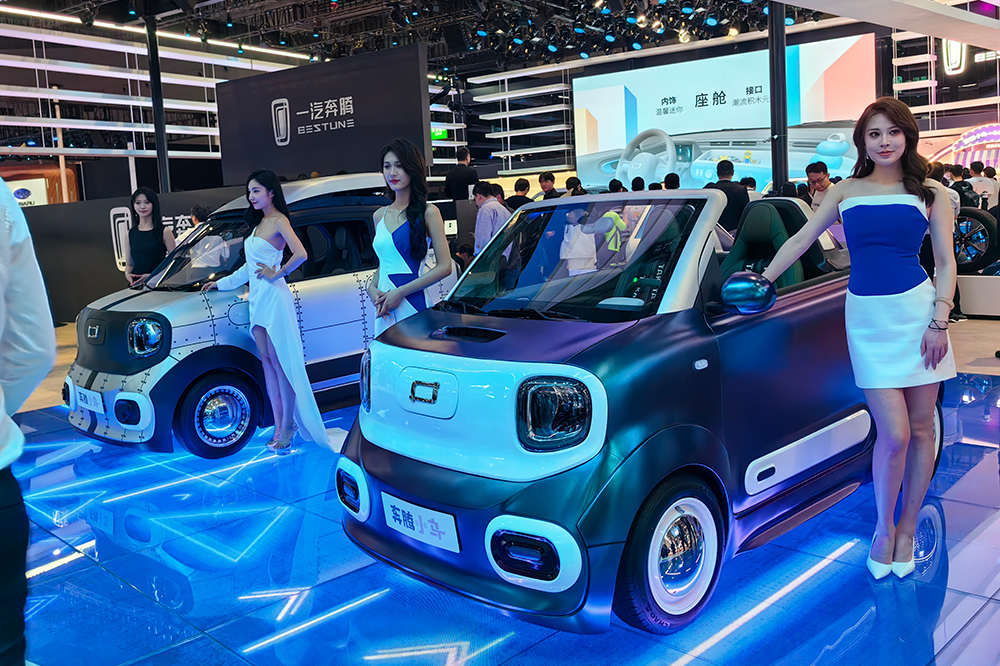 朱亚文抢眼?奔腾小马、M9、T90三款新车满足不同需求更值得驻足