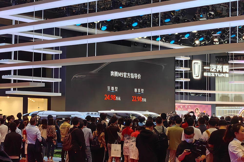 朱亚文抢眼?奔腾小马、M9、T90三款新车满足不同需求更值得驻足
