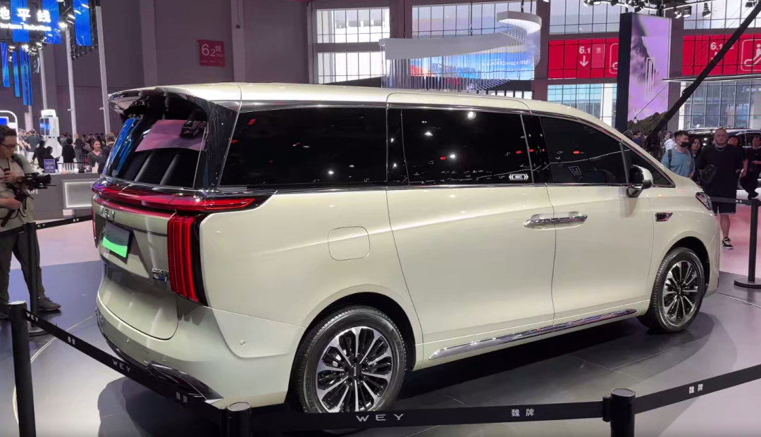 上海车展顶流来了,红旗L5、仰望U8都不及这款北欧新车