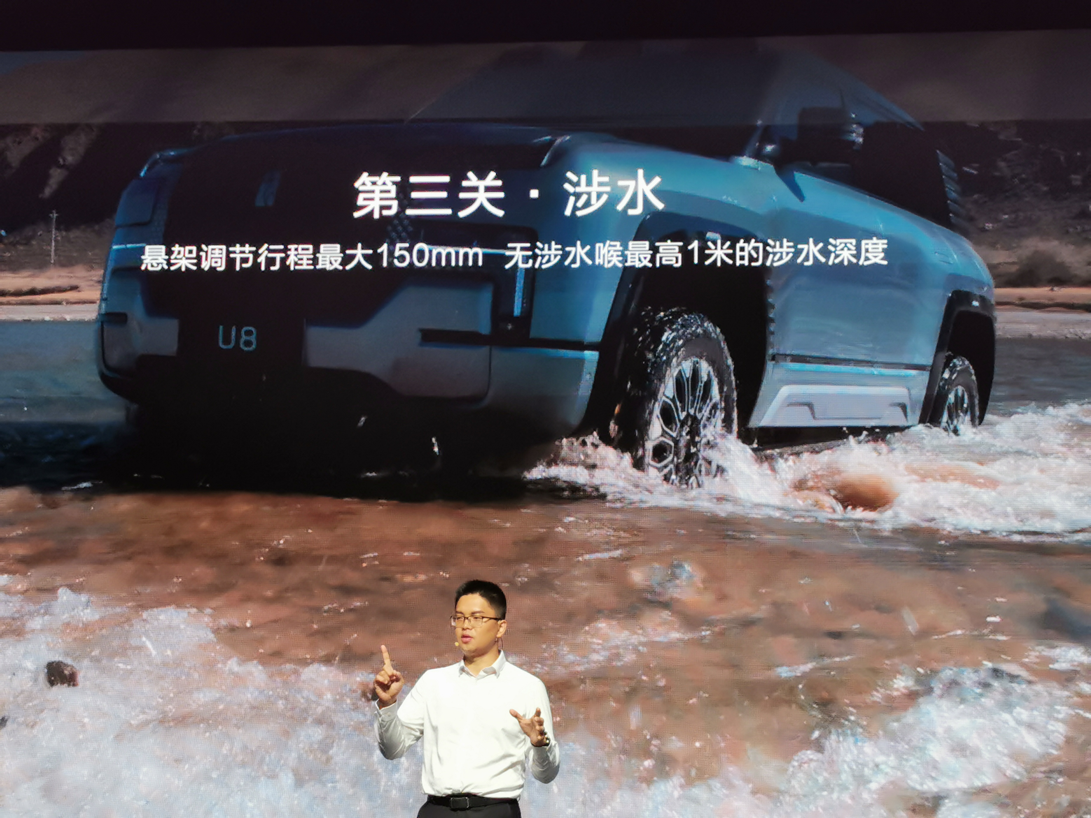 百万预售价,仰望U8配云辇-P,悬架“可硬可软可长可短”