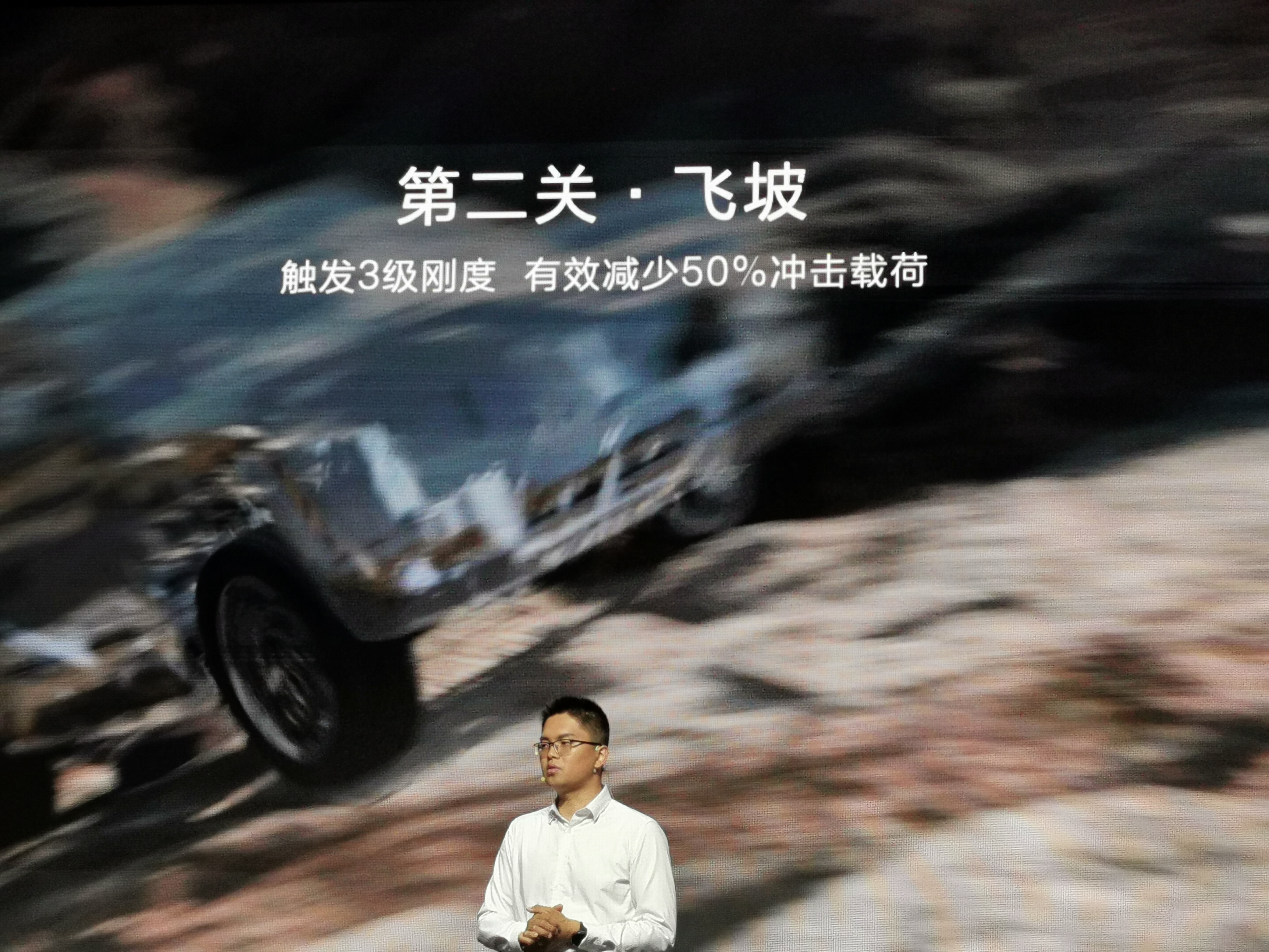百万预售价,仰望U8配云辇-P,悬架“可硬可软可长可短”