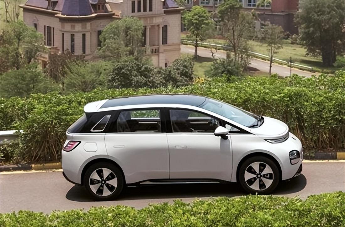 宝骏云朵要单挑比亚迪海豚？五菱这是和比亚迪杠上了