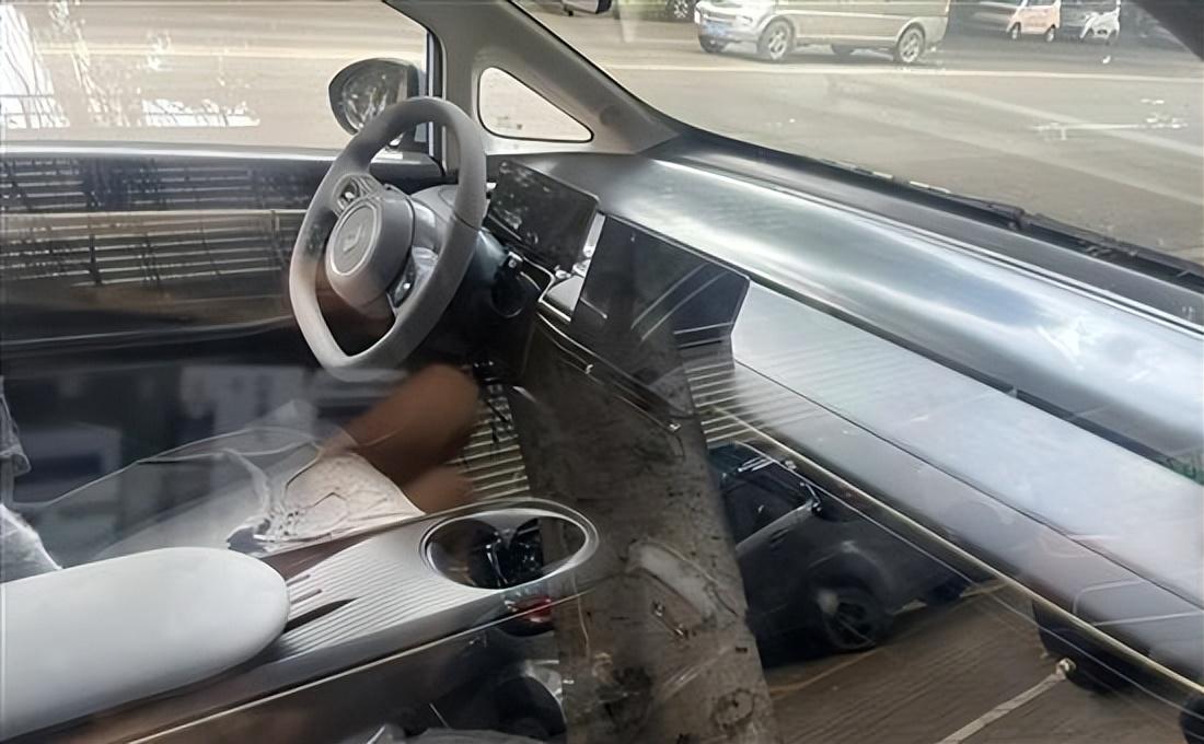 宝骏云朵要单挑比亚迪海豚？五菱这是和比亚迪杠上了