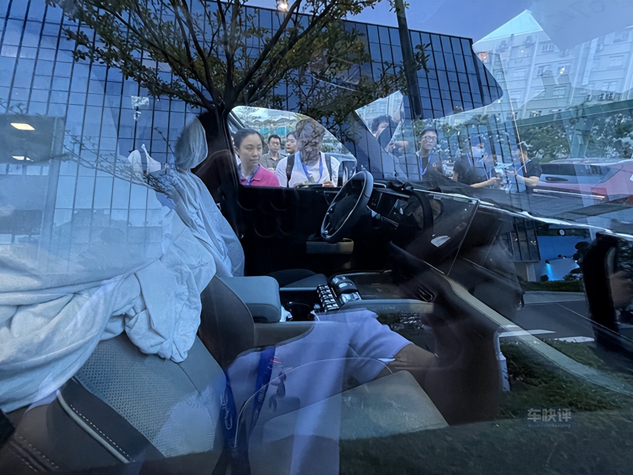 配3把锁搭载全新混动系统，比亚迪硬派越野车方程豹豹5来了