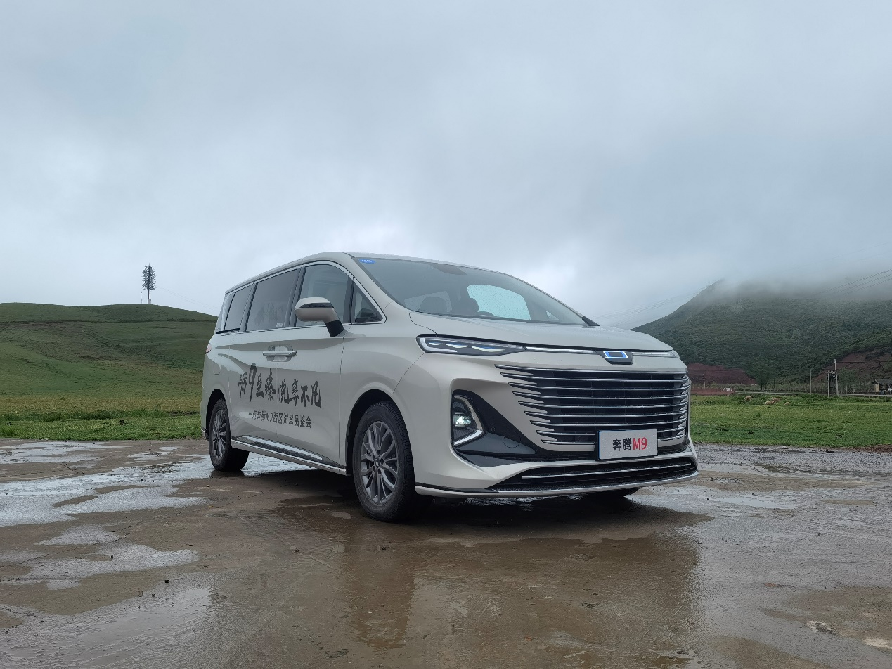 适合四季南北的大MPV,实拍体验奔腾M9:平顺好开,滤震好