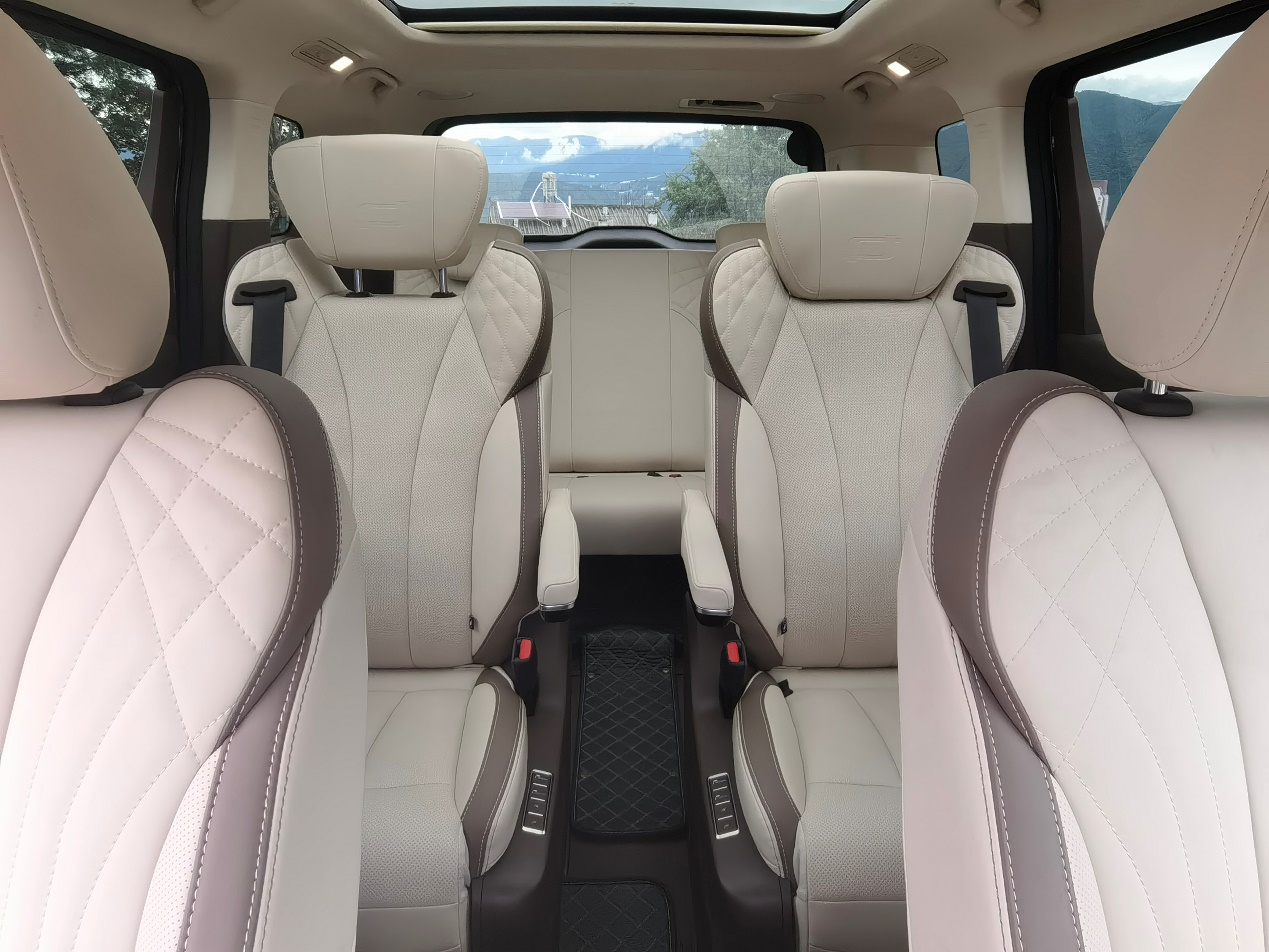 适合四季南北的大MPV,实拍体验奔腾M9:平顺好开,滤震好