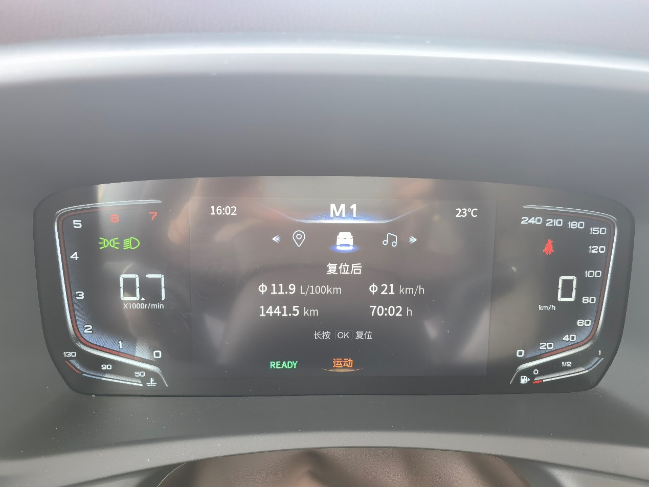 适合四季南北的大MPV,实拍体验奔腾M9:平顺好开,滤震好