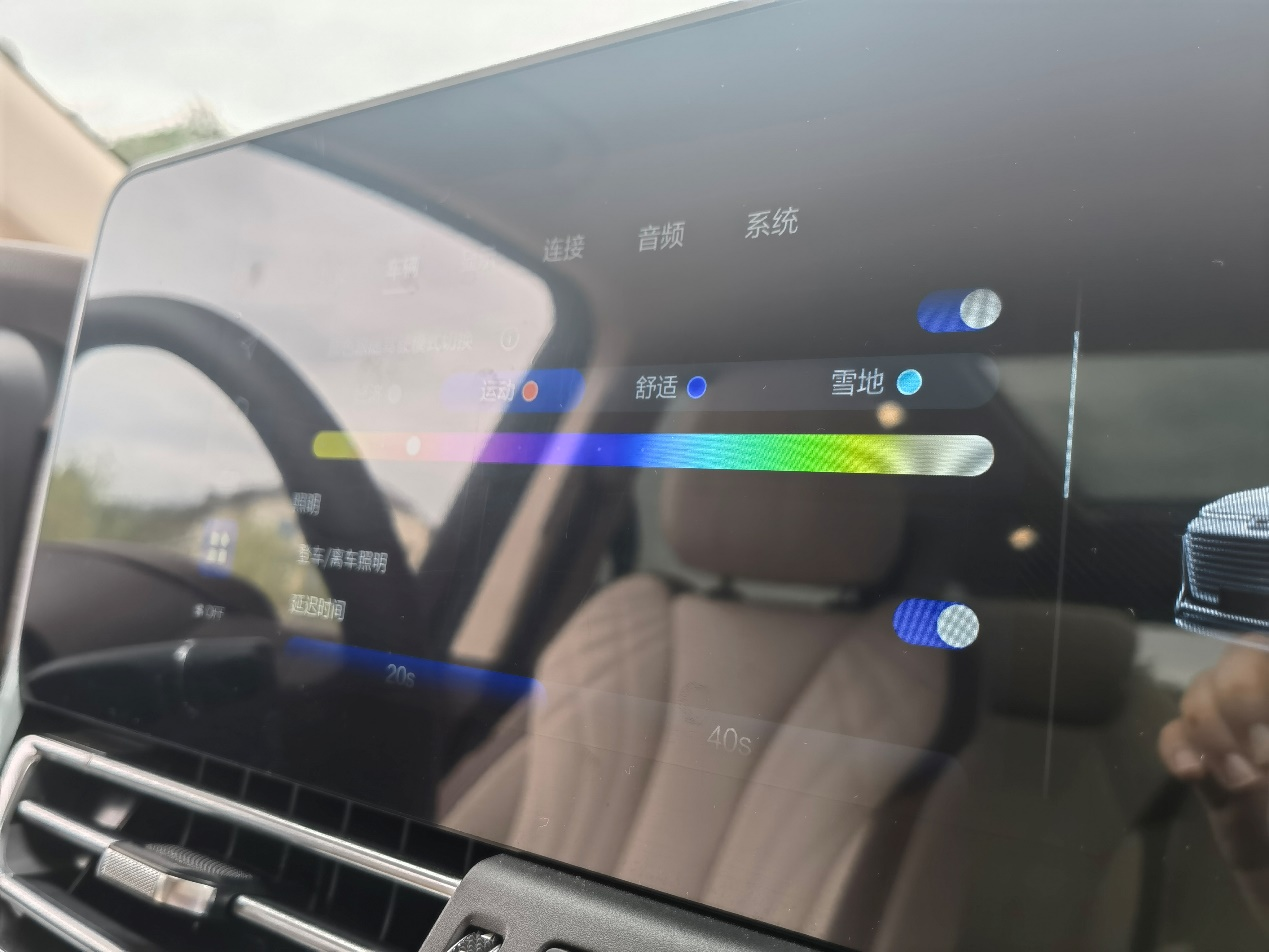 适合四季南北的大MPV,实拍体验奔腾M9:平顺好开,滤震好