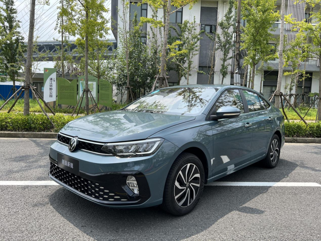 7.99万买入门级家轿,朗逸新锐入门即高配,不做冤大头