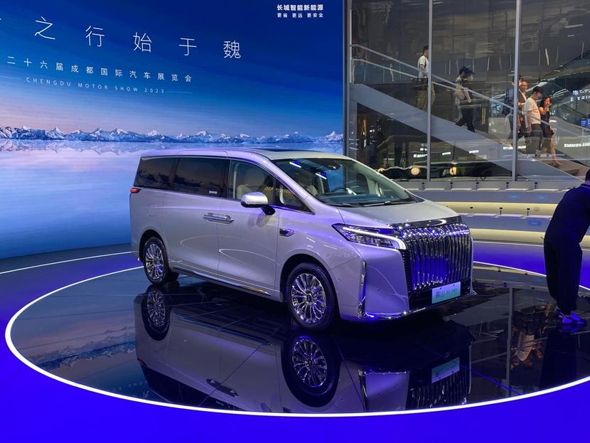 腾势D9最强对手!灵活空间续航900km,魏牌高山开启预定