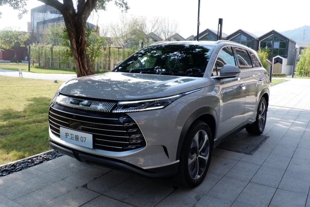 新能源中型SUV对比，领克08和护卫舰07掰手腕，谁更值得选？