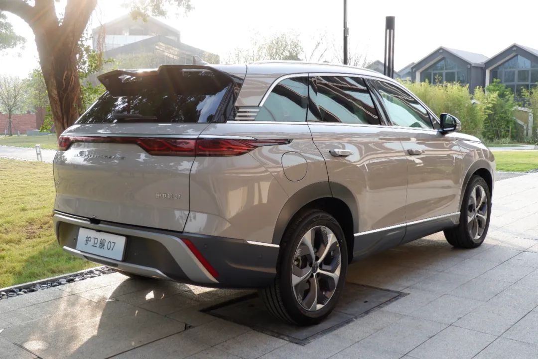 新能源中型SUV对比，领克08和护卫舰07掰手腕，谁更值得选？