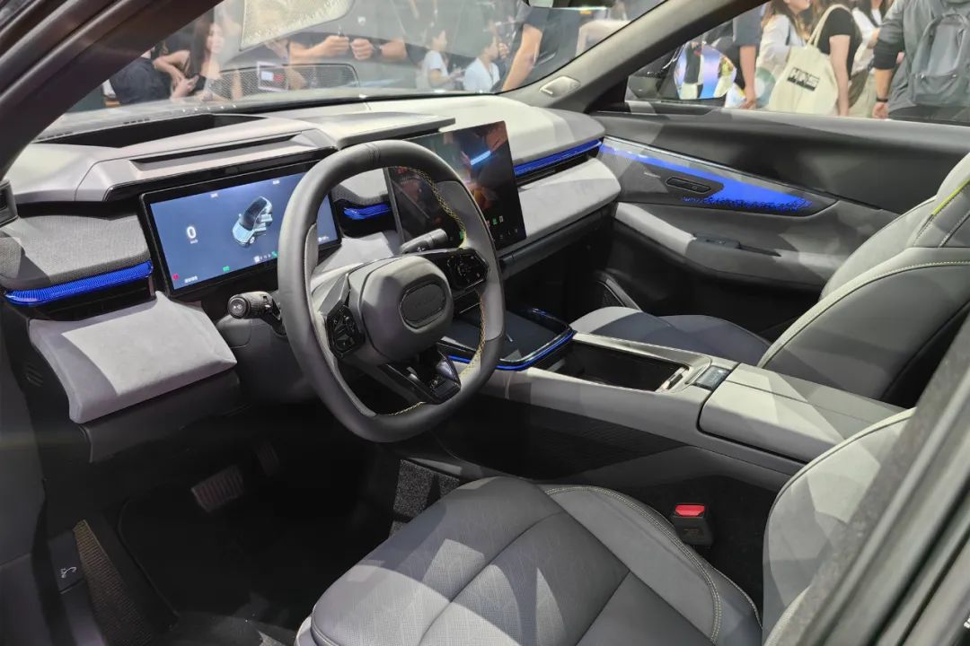 新能源中型SUV对比，领克08和护卫舰07掰手腕，谁更值得选？