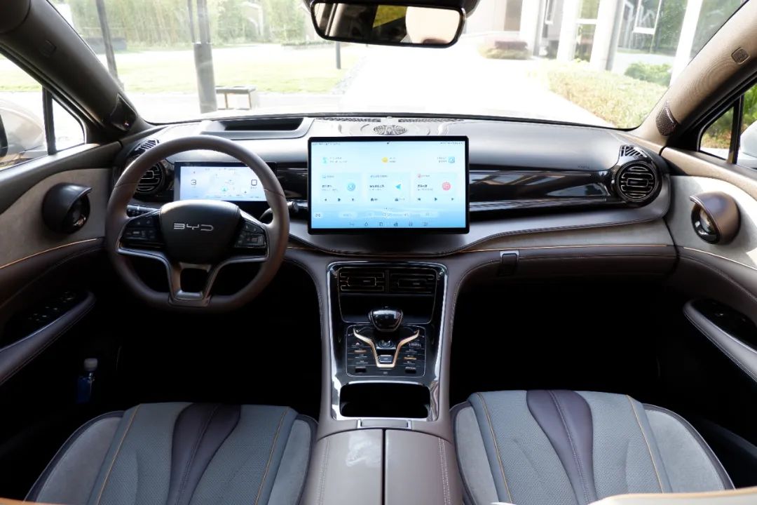 新能源中型SUV对比，领克08和护卫舰07掰手腕，谁更值得选？