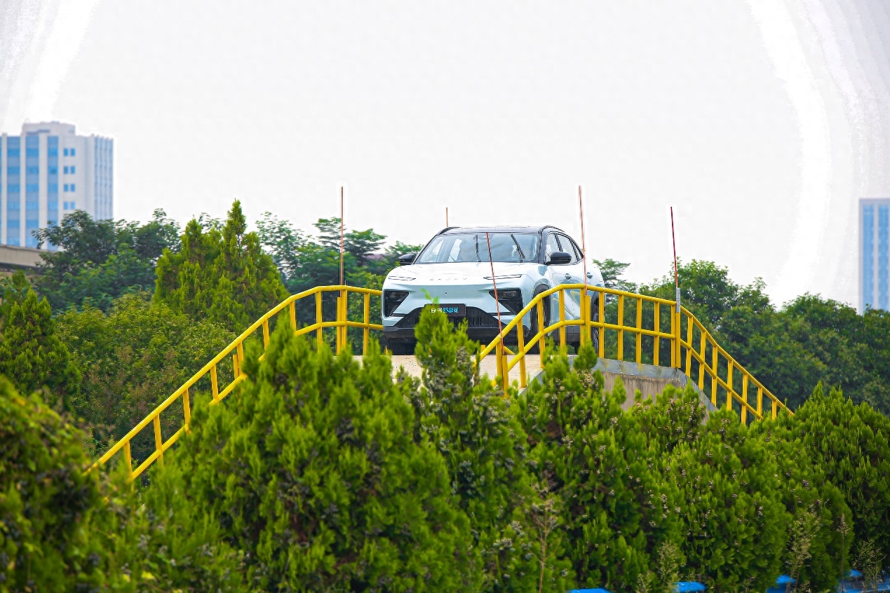 试驾完奇瑞舒享家，才发现有些“奶爸车”是在漫天要价？