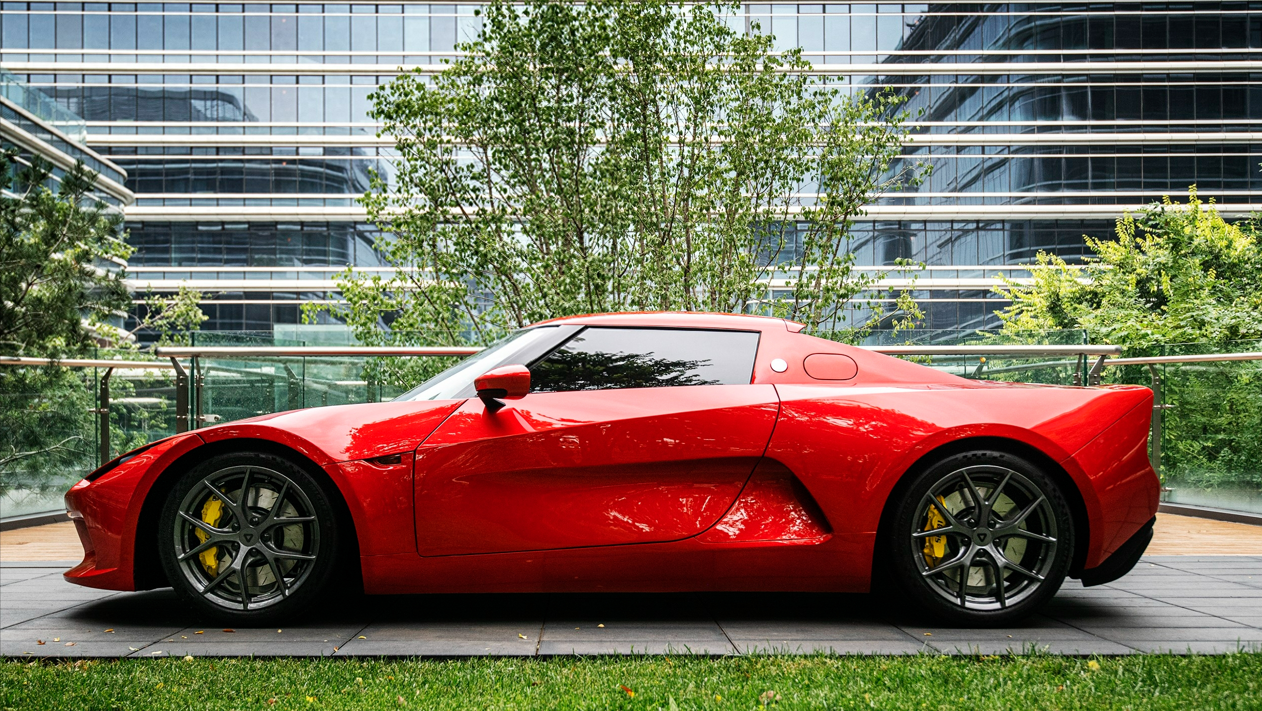 售价近30万的小跑车SC01，给我一个买它的理由？