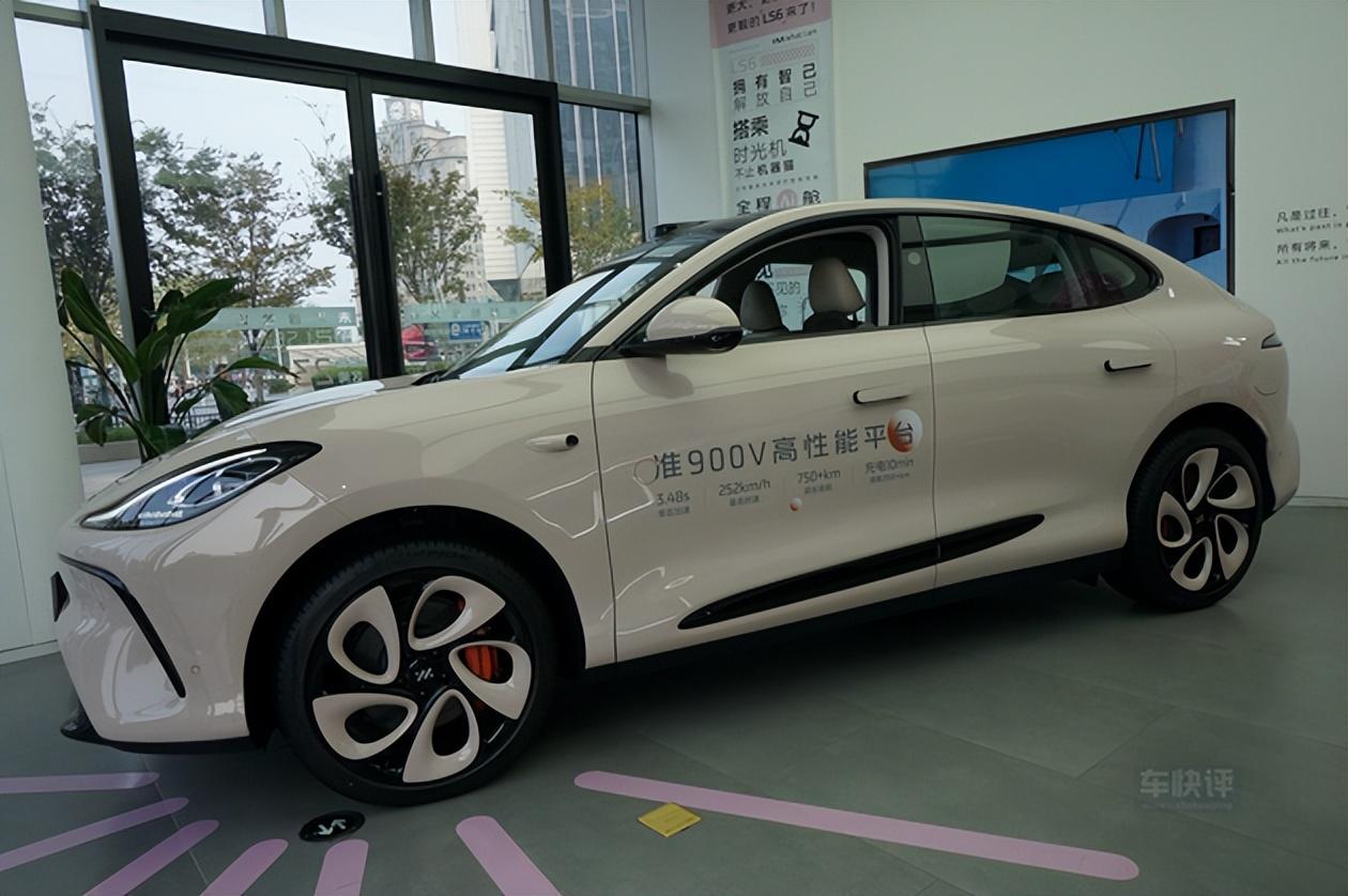 到店实拍智己LS6:有望成为智己汽车的销量担当