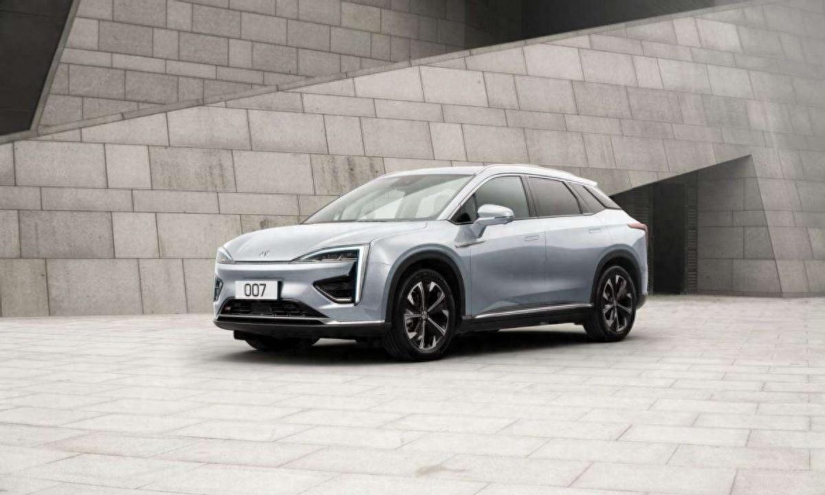 不到30万的合创007月销2辆，40多万的合创V09能卖多少辆？