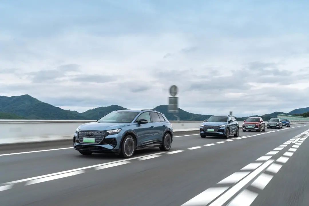 不装了！Q4 e-tron不输新势力？奥迪的机械质感yyds！