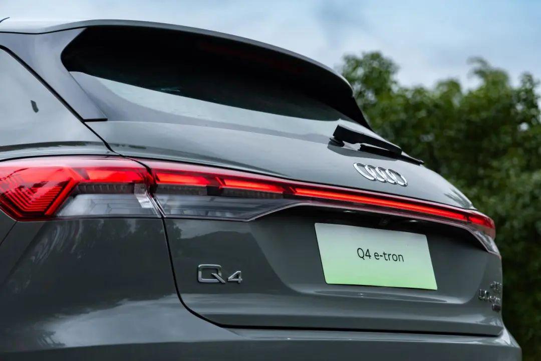 不装了！Q4 e-tron不输新势力？奥迪的机械质感yyds！
