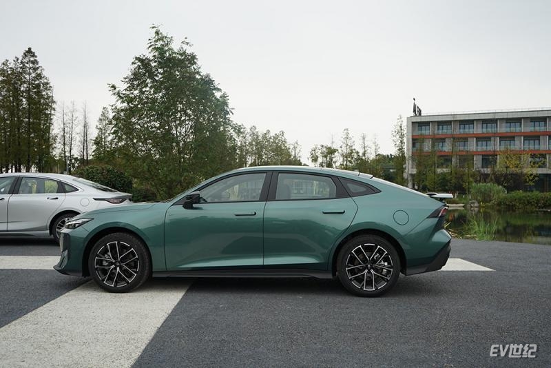 外观造型依旧在线,静态体验长安启源A06/Q05