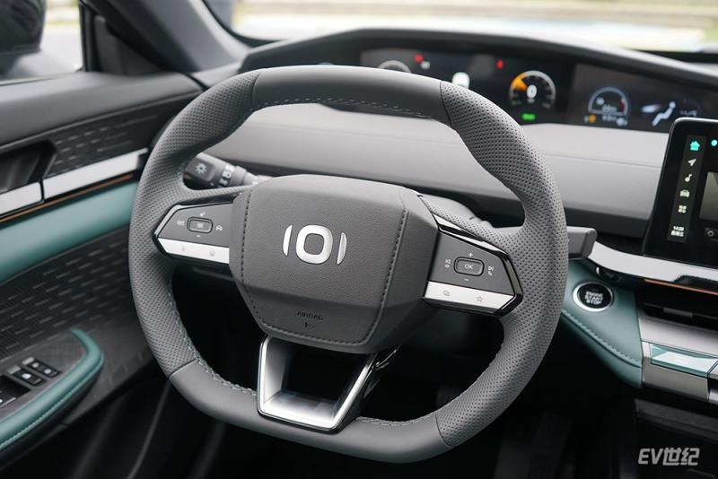 外观造型依旧在线,静态体验长安启源A06/Q05