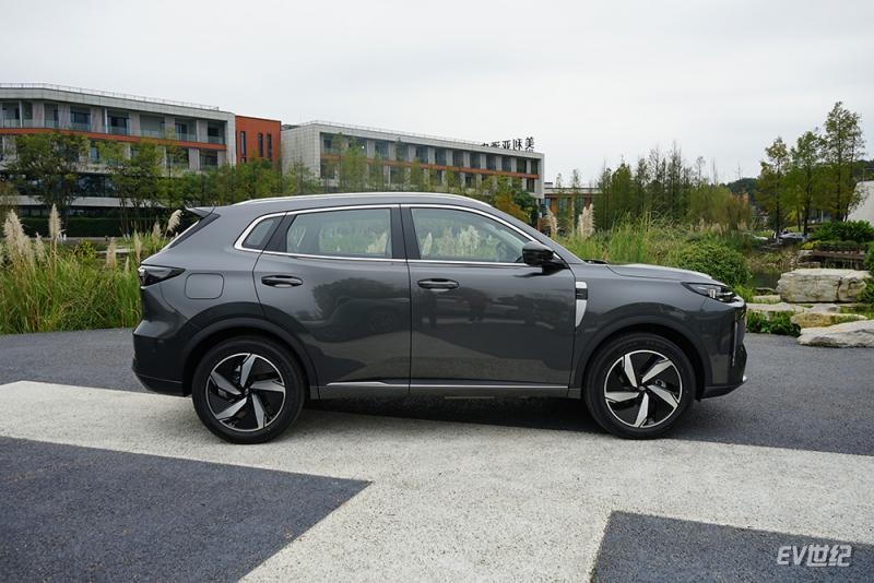 外观造型依旧在线,静态体验长安启源A06/Q05