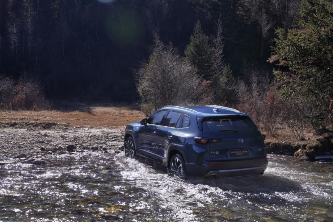 搭载智混四驱 百公里油耗4.6L 长安马自达MAZDA CX-50行也HEV上市