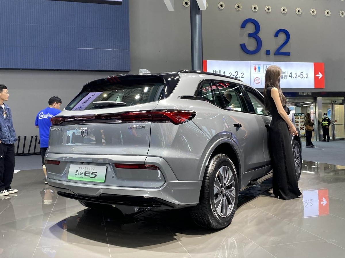 唯一15万元级纯电中大型suv，实拍别克e5先锋版汽场买车 9627