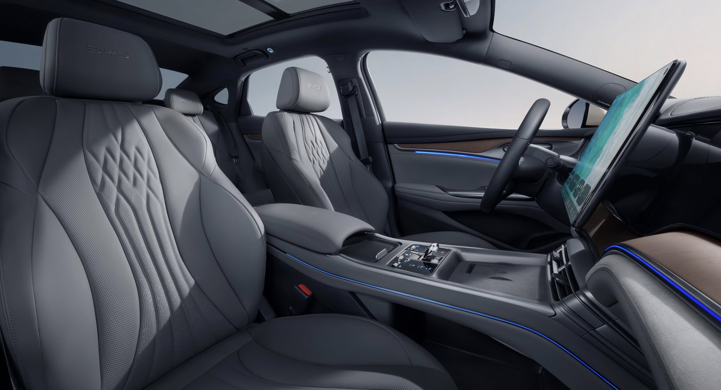 新增流光灰内饰配色，比亚迪海豹DM-i符合你的审美吗？