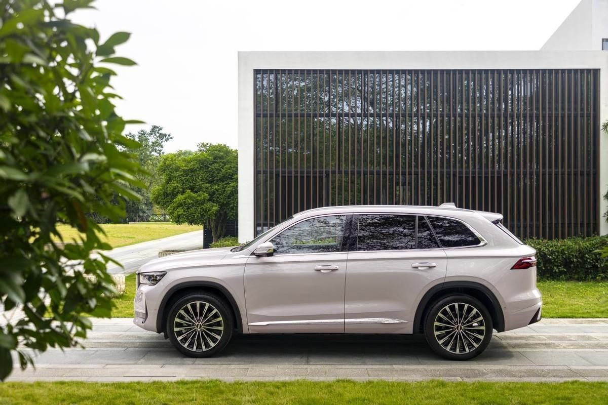 想省油不充电：买油电混动SUV，为何推荐星越L智擎？