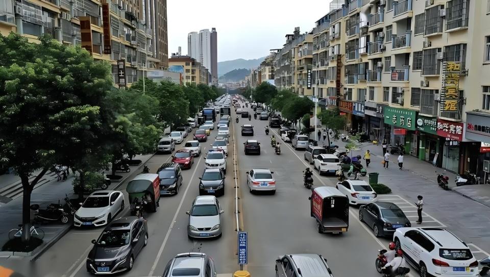 春节小县城豪车云集,比北上广还堵?