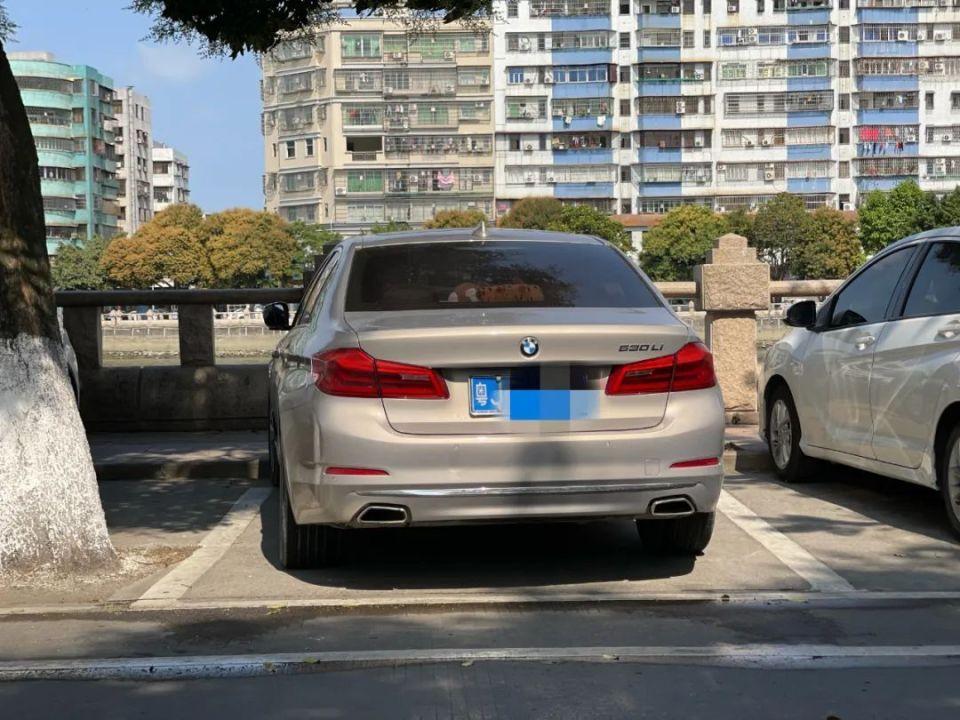春节小县城豪车云集,比北上广还堵?