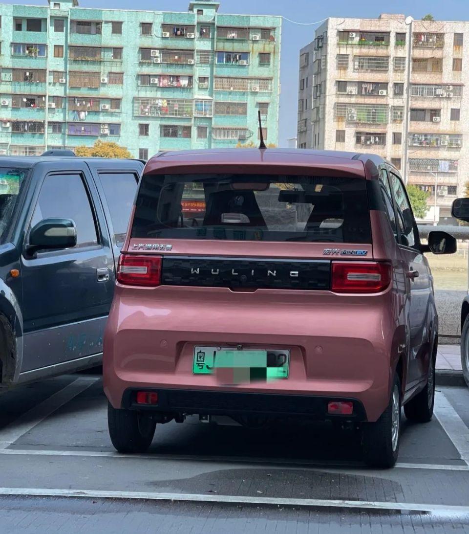 春节小县城豪车云集,比北上广还堵?