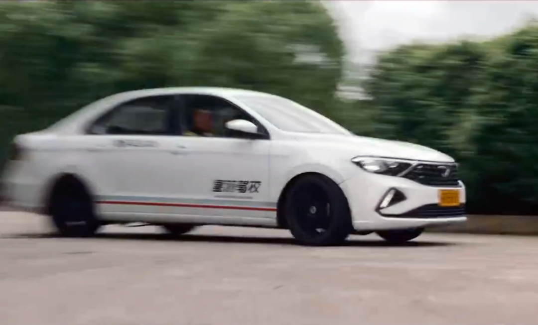 盘点《飞驰人生2》里的座驾，谁才是巴音布鲁克之王？